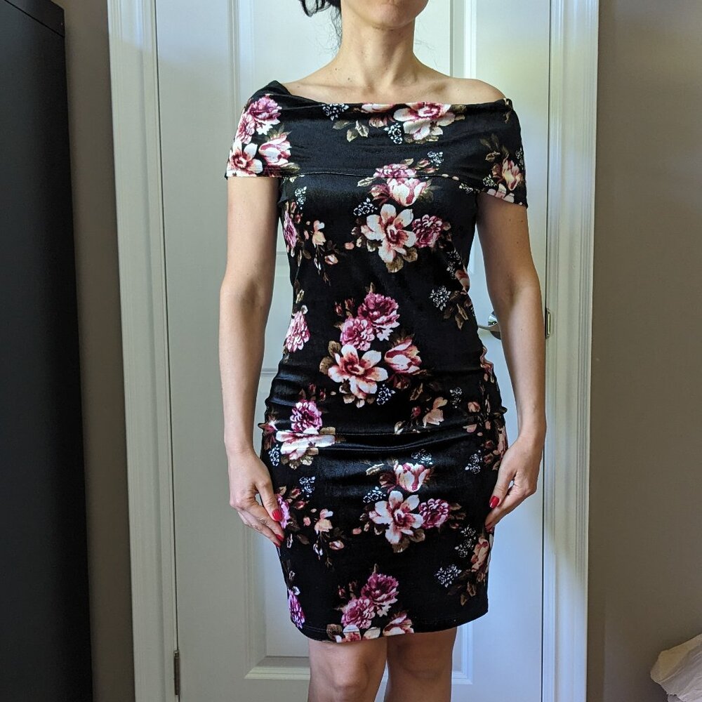 Vintage Seduction Off-the-Shoulder Floral Velvet Dress